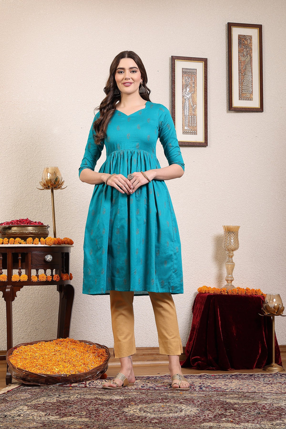 Women Teal Anarkali Kurta With Sweetheart Neck