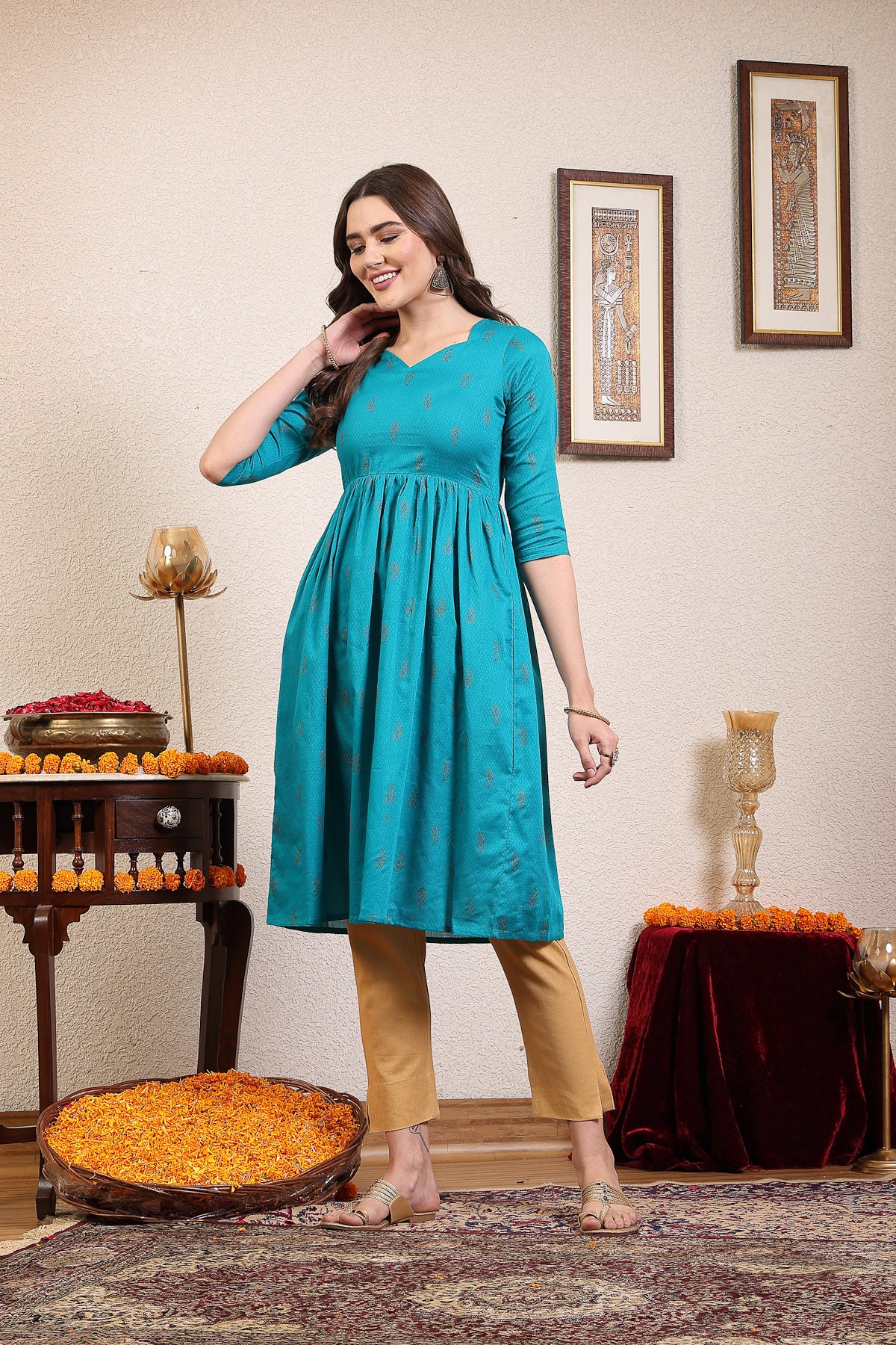 Women Teal Anarkali Kurta With Sweetheart Neck