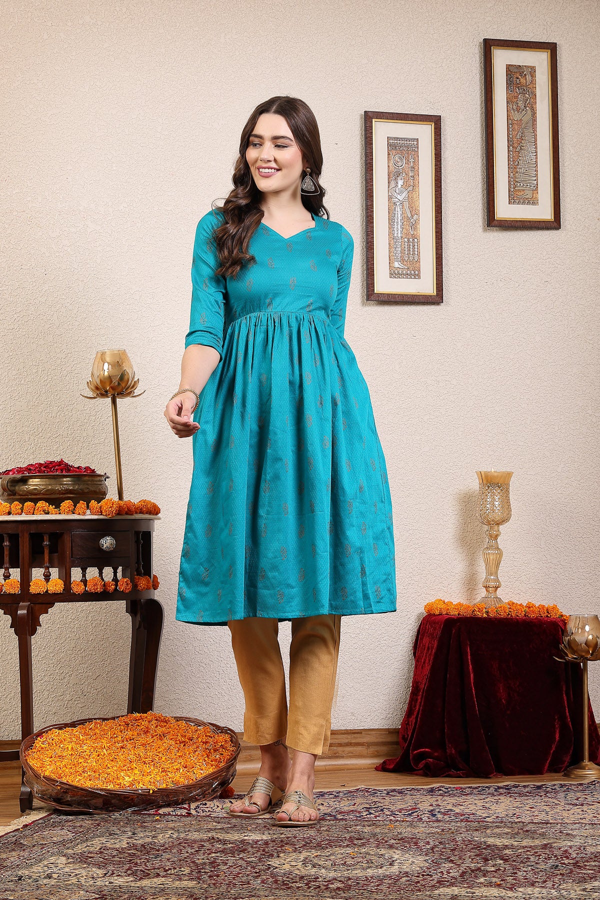 Women Teal Anarkali Kurta With Sweetheart Neck