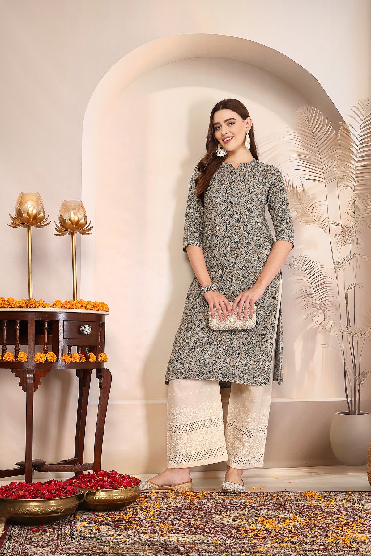 Women Olive Kurta With Lace