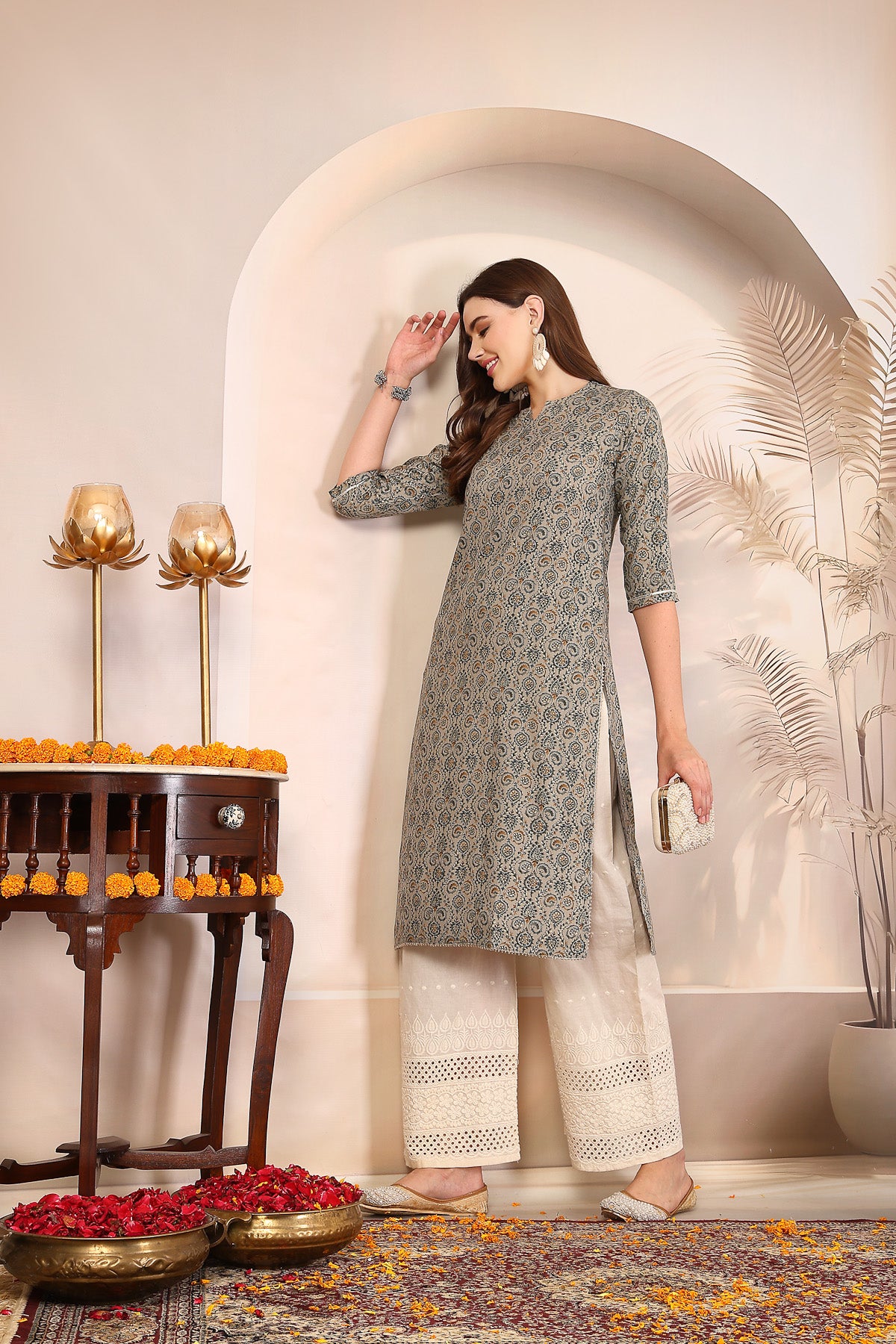 Women Olive Kurta With Lace