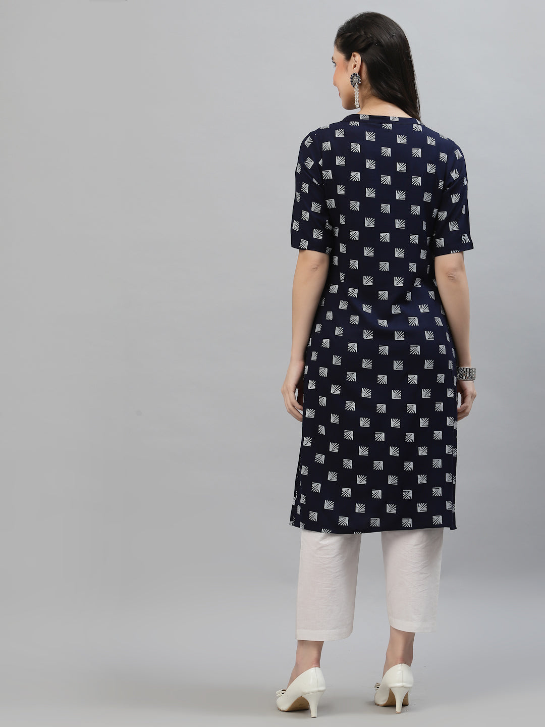 Women Blue & White Viscose Printed Kurta - Kashyap Global Lifestyles LLP